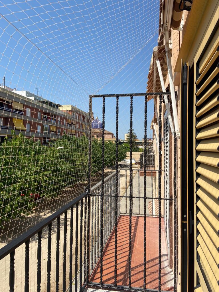 Espectacular instalación redes seguridad gatos adosado escalera patio luces garaje balcón ventanas