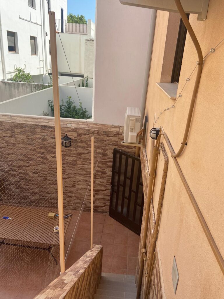 Espectacular instalación redes seguridad gatos adosado escalera patio luces garaje balcón ventanas