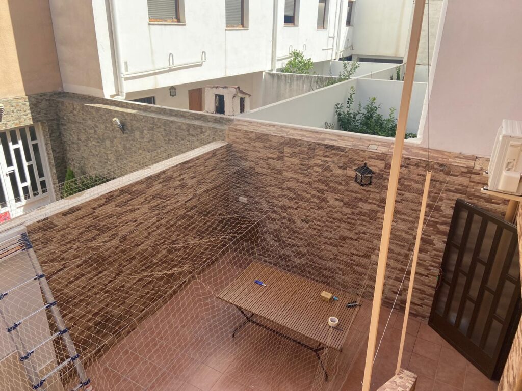 Espectacular instalación redes seguridad gatos adosado escalera patio luces garaje balcón ventanas