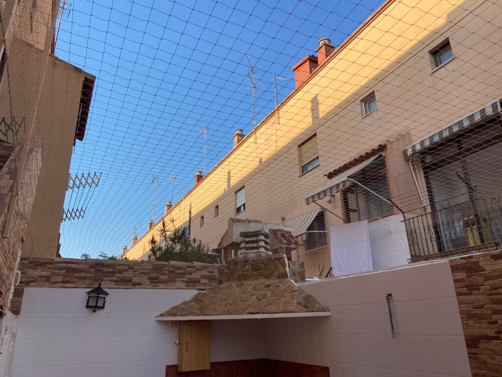 Espectacular instalación redes seguridad gatos adosado escalera patio luces garaje balcón ventanas