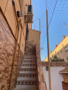 Espectacular instalación redes seguridad gatos adosado escalera patio luces garaje balcón ventanas