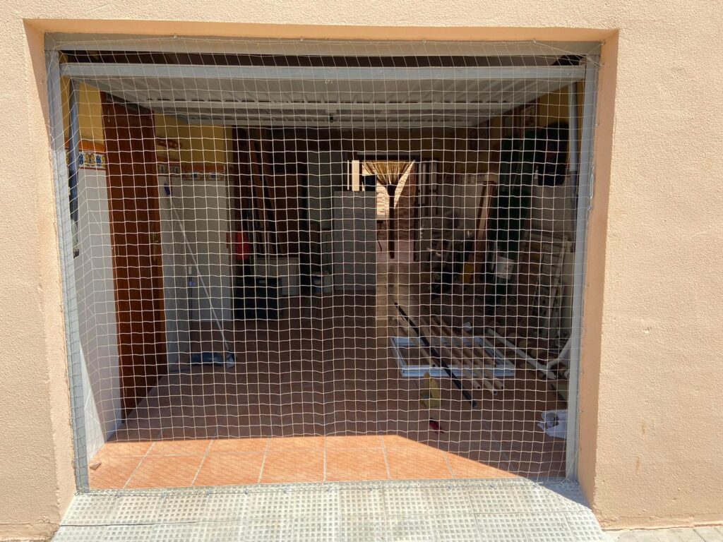 Espectacular instalación redes seguridad gatos adosado escalera patio luces garaje balcón ventanas