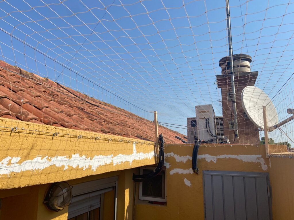 Espectacular instalación redes seguridad gatos adosado escalera patio luces garaje balcón ventanas