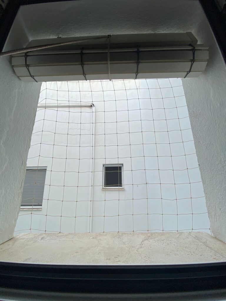 Instalación red gato ventana balcón escalera sistema desmontable acceso
