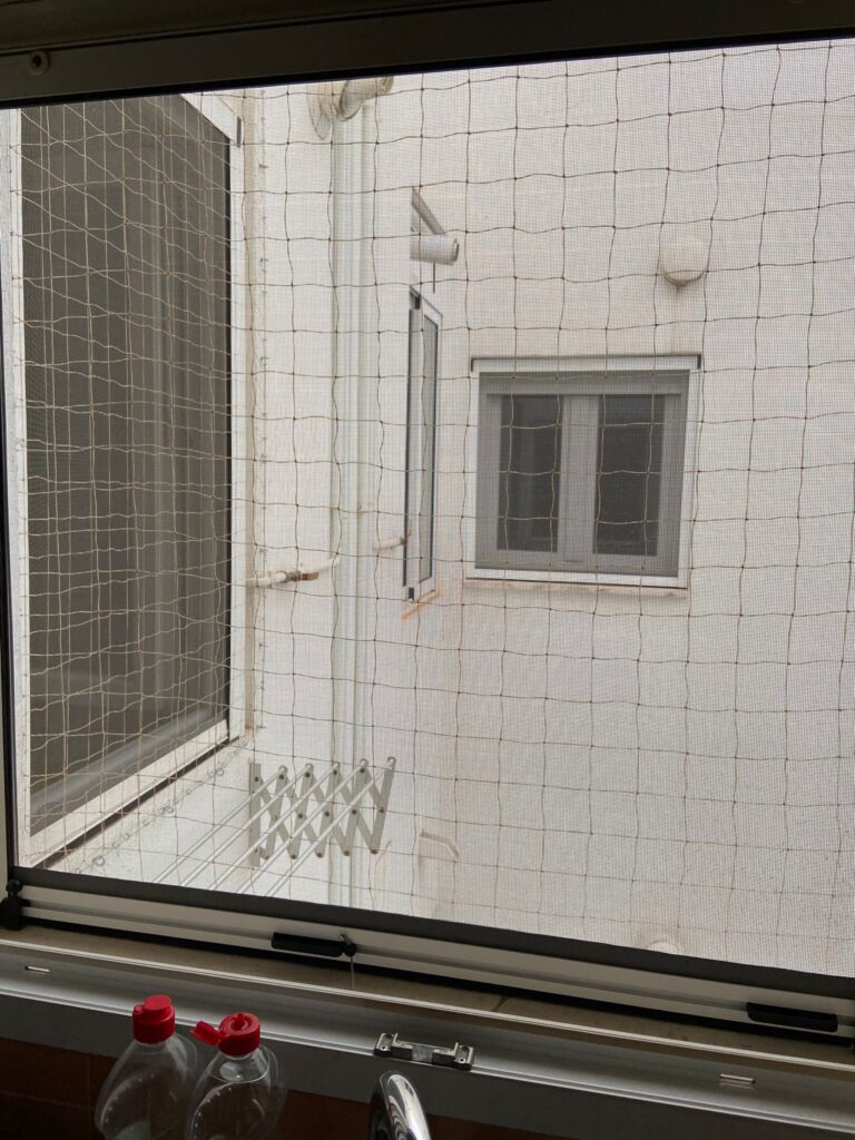 Instalación red gato ventana balcón escalera sistema desmontable acceso