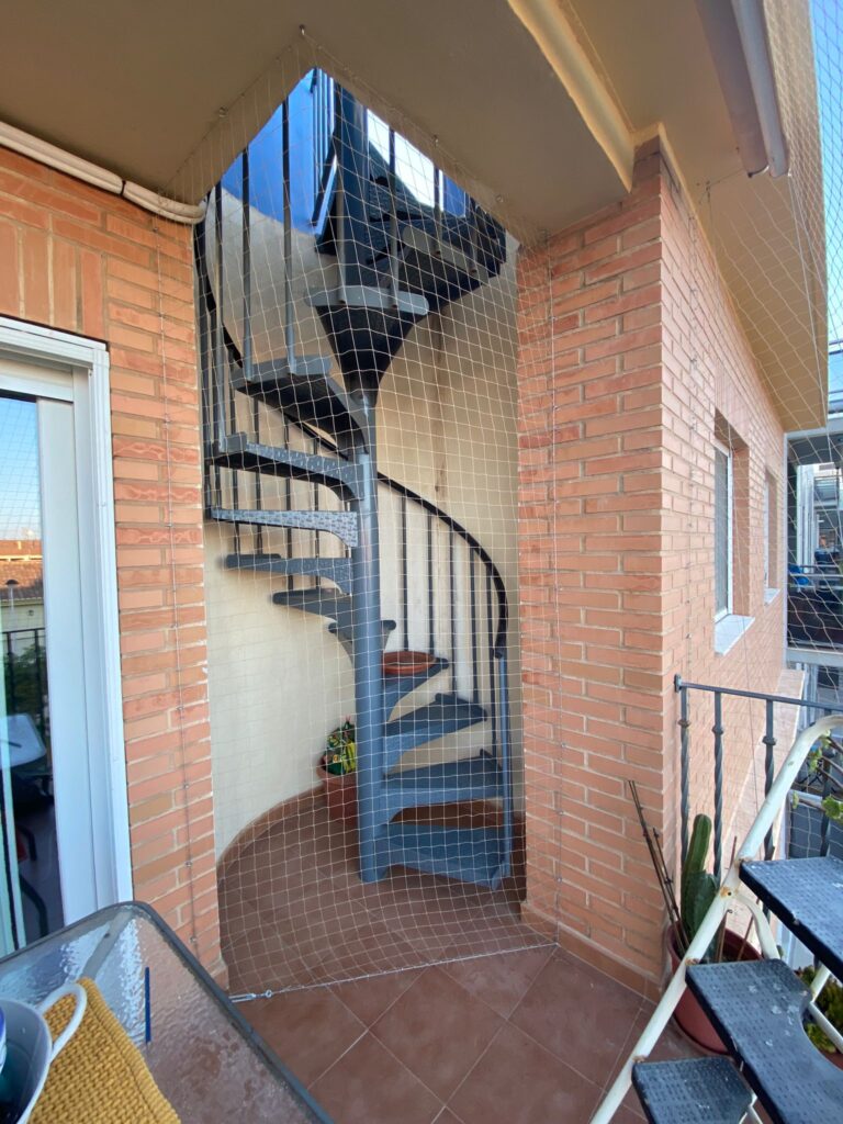 Instalación red gato ventana balcón escalera sistema desmontable acceso