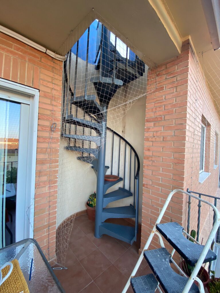 Instalación red gato ventana balcón escalera sistema desmontable acceso