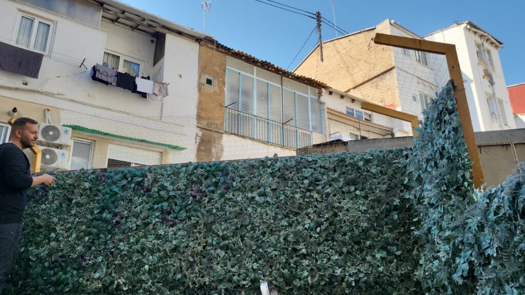 Instalación red perimetral en patio exterior calle Alzira Valencia gato Gandhi 07