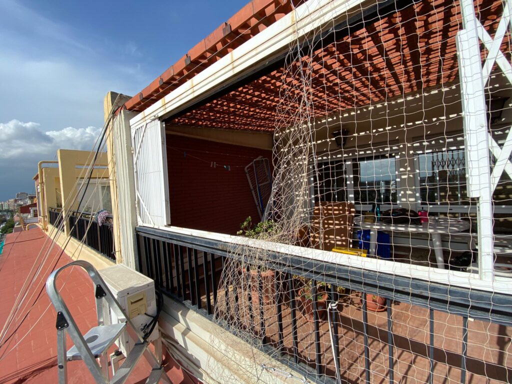 Intalación de redes seguridad para gatos ático Avenida del cid