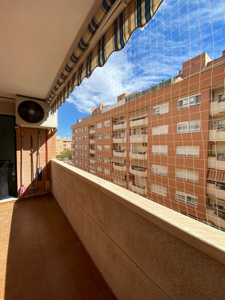 Instalación de redes para gatos Carrer 8 de març Alacuás Raquel Nombre del gato kirk 01