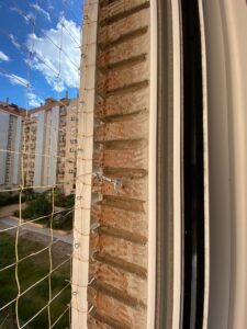 Instalación de red para gatos en ventanas con distintos sistemas