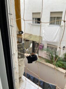Instalación de red para gatos en ventanas con distintos sistemas