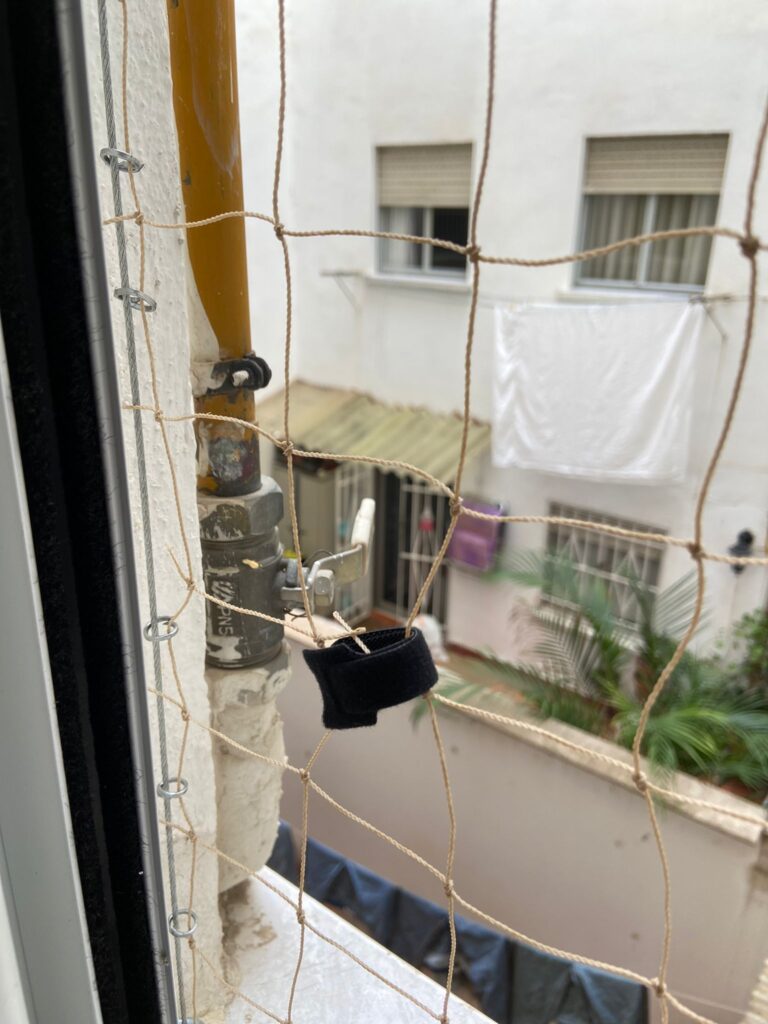 Instalación de red para gatos en ventanas con distintos sistemas