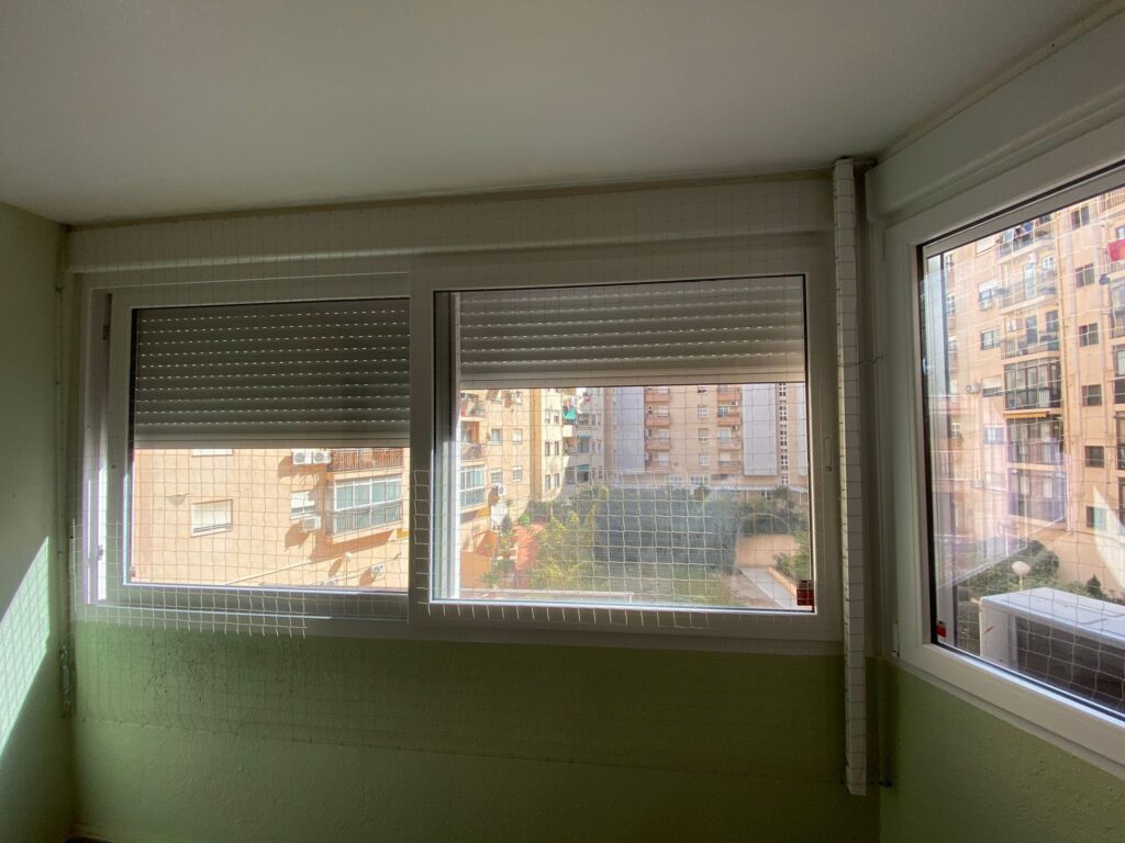 Instalación de red para gatos en ventanas con distintos sistemas
