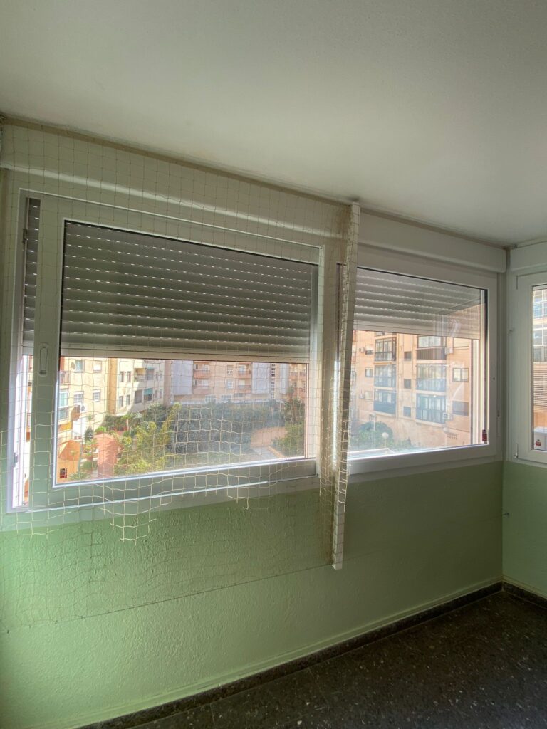 Instalación de red para gatos en ventanas con distintos sistemas