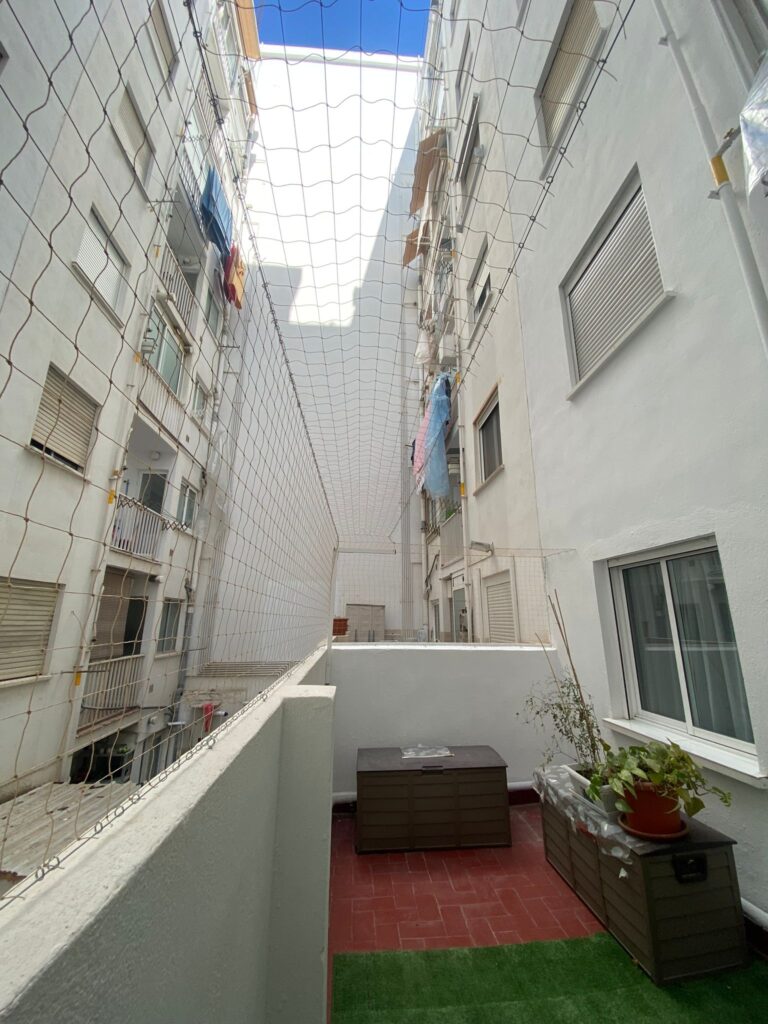 Instalación de red para gatos con semi-cerramiento completo Valencia
