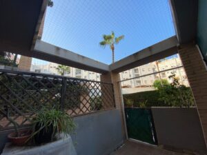 Instalación de red para gatos Cerramiento completo de laterales y techo puerta corredera Alboraya