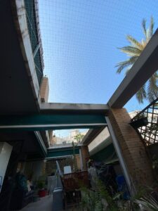 Instalación de red para gatos Cerramiento completo de laterales y techo puerta corredera Alboraya