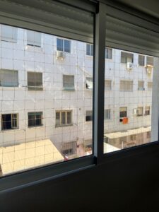 Nueva instalación de redes de seguridad para gatos en el centro de Valencia