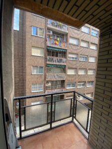 Nueva instalación de redes de seguridad para gatos en el centro de Valencia