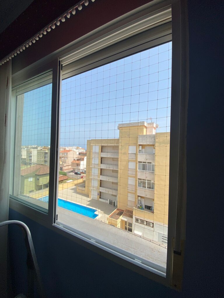 Instalación de red para niños en balcón y ventanas Moncofar