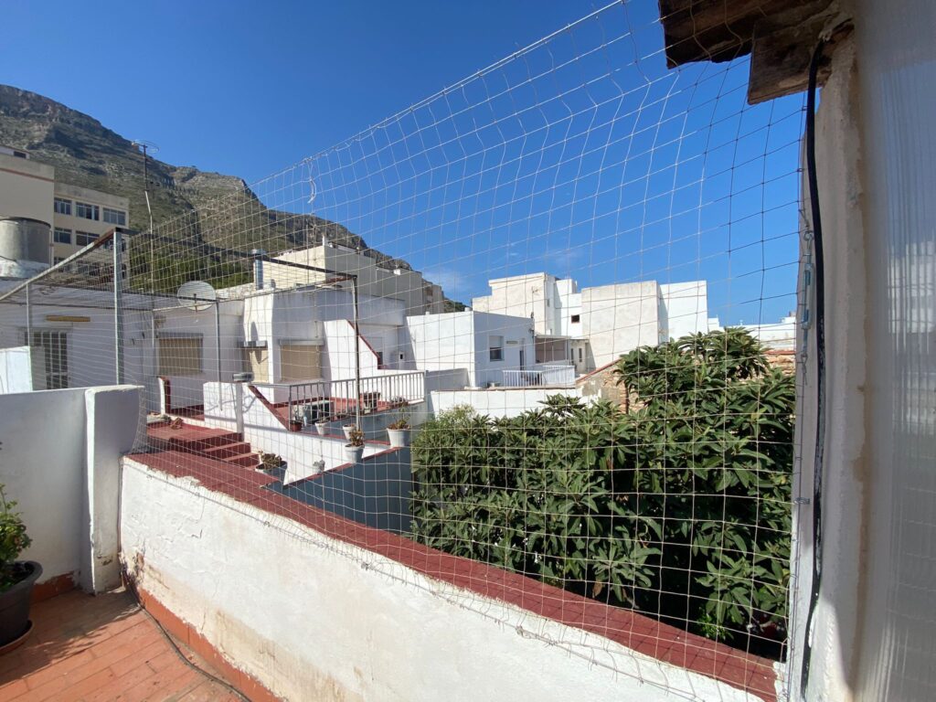 Mega instalación de red para gatos 🐱 ampliación del muro de la terraza con mástiles y red