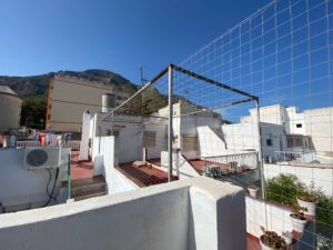 Mega instalación de red para gatos 🐱 ampliación del muro de la terraza con mástiles y red
