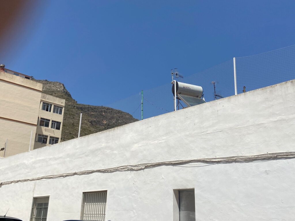 Mega instalación de red para gatos 🐱 ampliación del muro de la terraza con mástiles y red