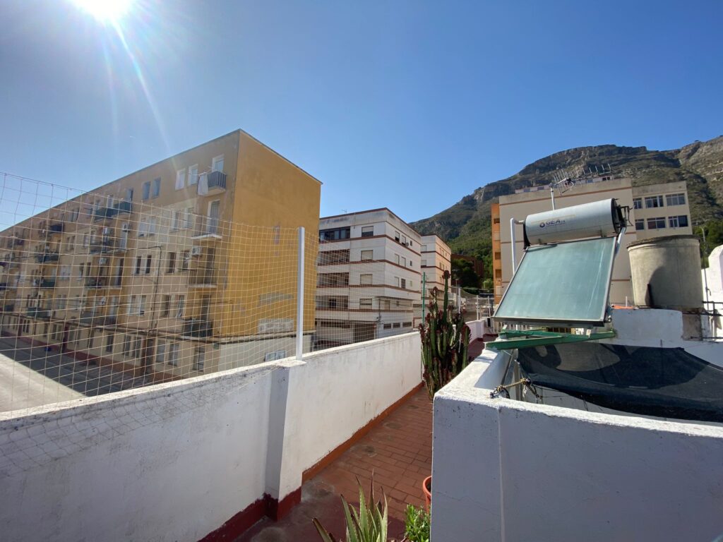 Mega instalación de red para gatos 🐱 ampliación del muro de la terraza con mástiles y red