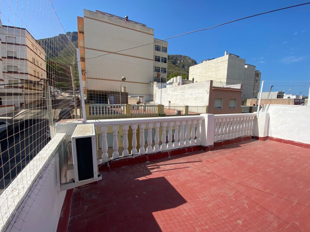 Mega instalación de red para gatos 🐱 ampliación del muro de la terraza con mástiles y red