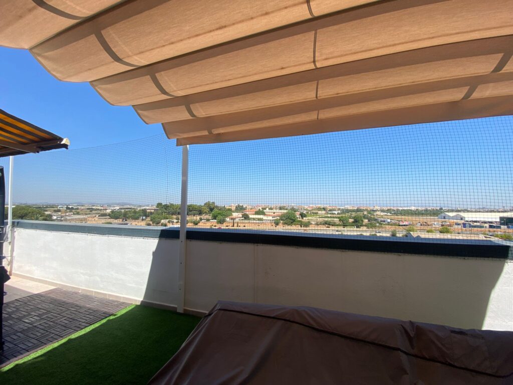 Instalación de red en terraza para gatos en Torrent 🐈‍