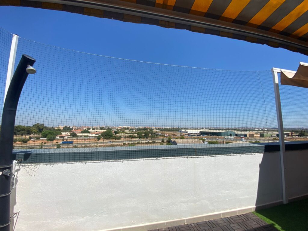 Instalación de red en terraza para gatos en Torrent 🐈‍