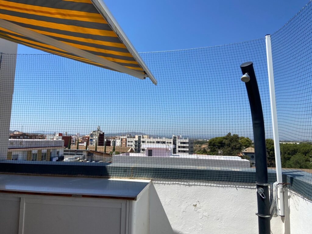 Instalación de red en terraza para gatos en Torrent 🐈‍