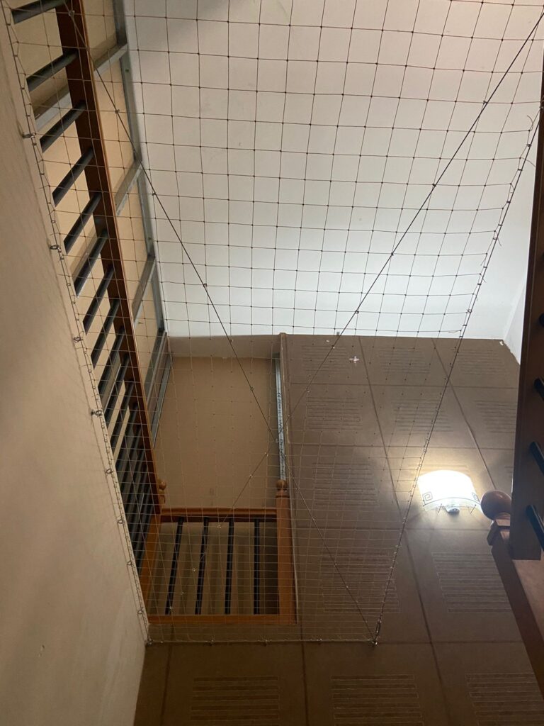 Instalación de red para niños en hueco de la escalera Aldaia