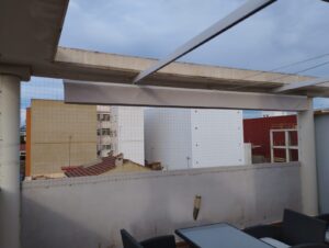 La importancia de las redes de seguridad para gatos en áticos