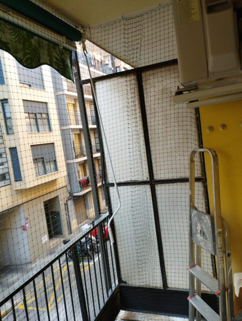 Calle Forata Valencia Instalación con toldo redes seguridad