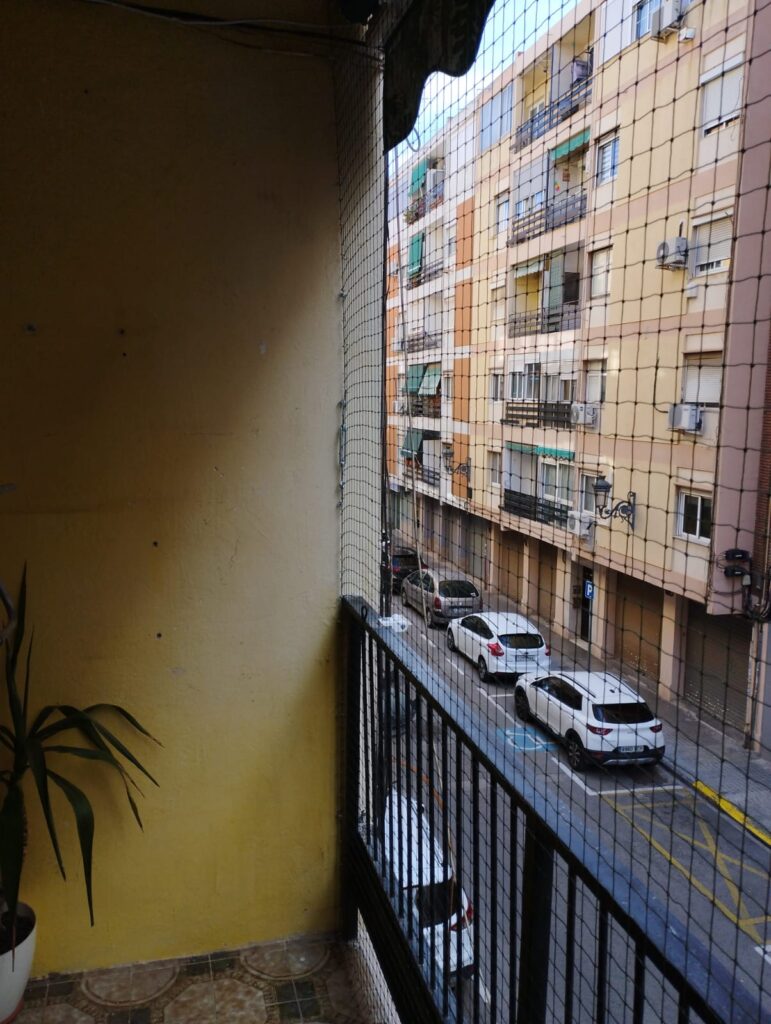 Calle Forata Valencia Instalación con toldo redes seguridad