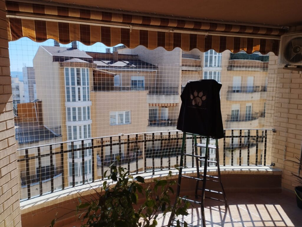 Balcón de Alberic ya dispone de red de seguridad
