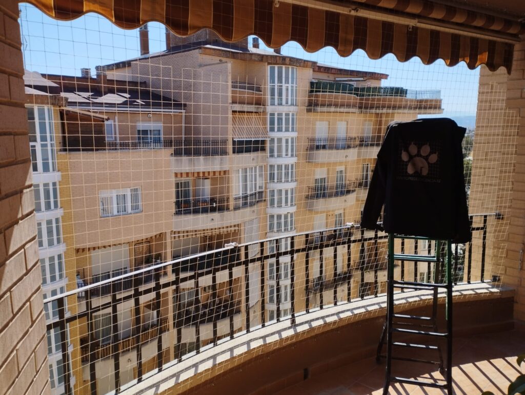 Balcón de Alberic ya dispone de red de seguridad
